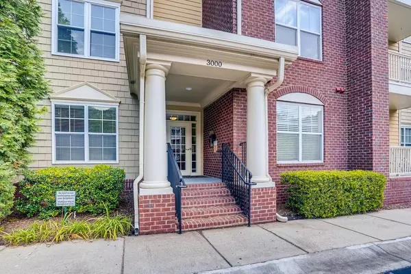 Atlanta, GA 30339,3150 Woodwalk TRCE #3202