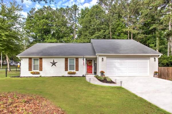 1124 Granite LN, Loganville, GA 30052