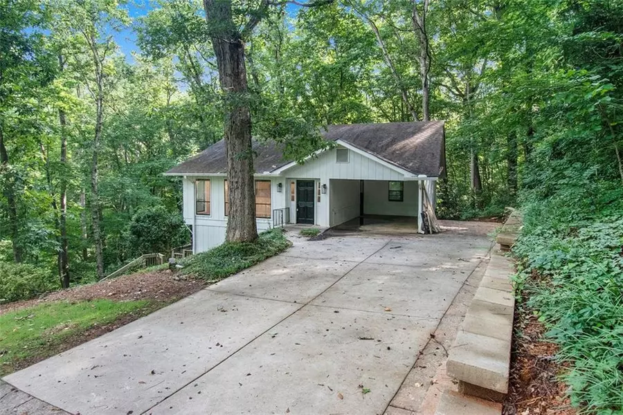 2162 PINE TREE CIR, Gainesville, GA 30501