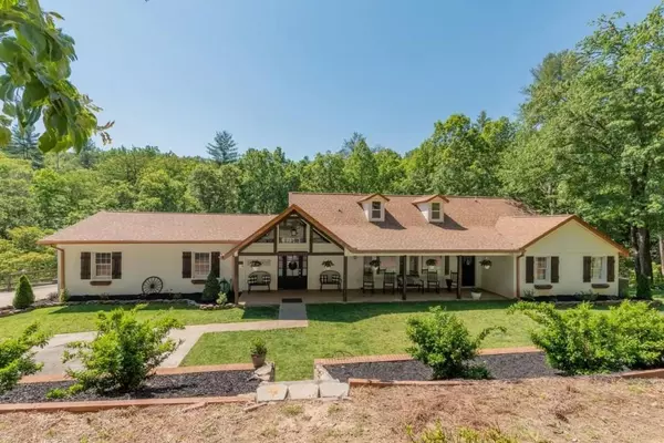 304 Deer Watch LN, Blue Ridge, GA 30513