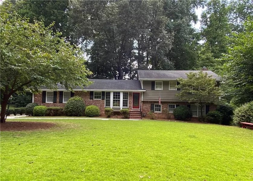 1464 Rochelle DR, Dunwoody, GA 30338