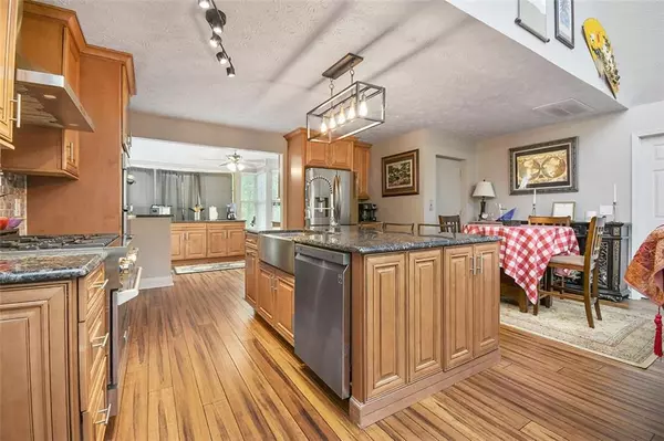 Gainesville, GA 30506,6640 LAKESHORE DR