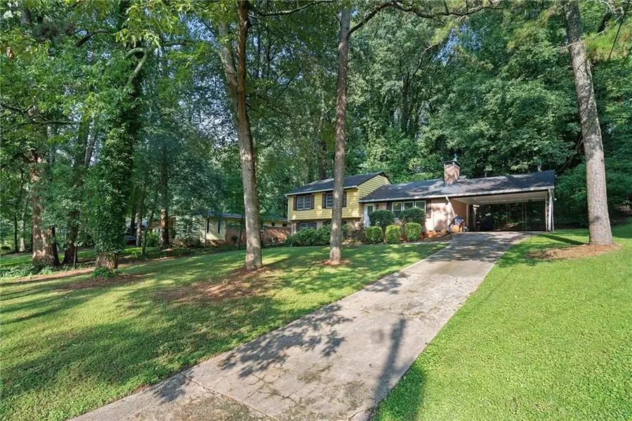 472 SUSAN CREEK DR, Stone Mountain, GA 30083