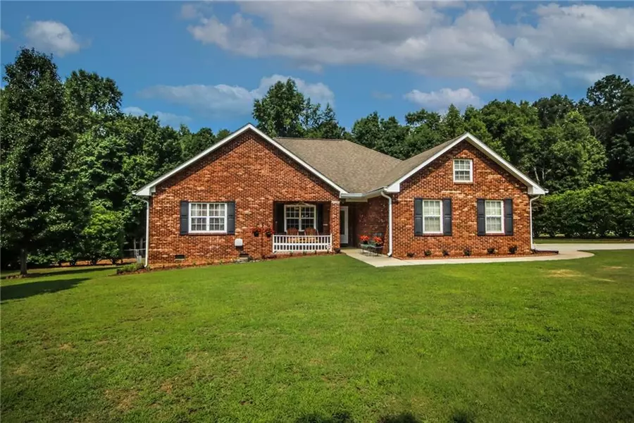 2438 Red Oak BND, Oxford, GA 30054