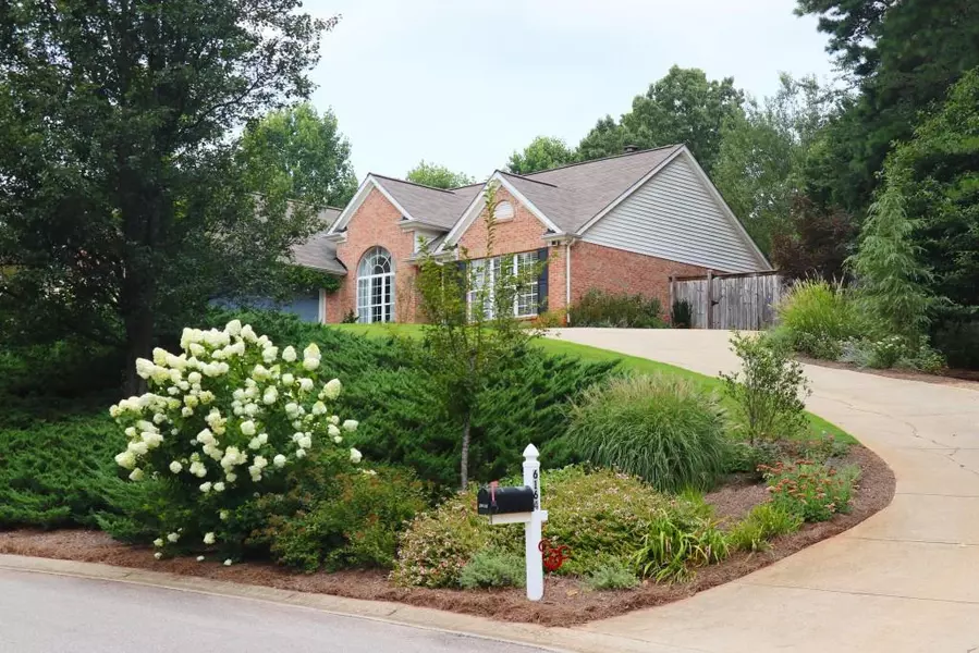 6164 Glen Oak DR, Flowery Branch, GA 30542