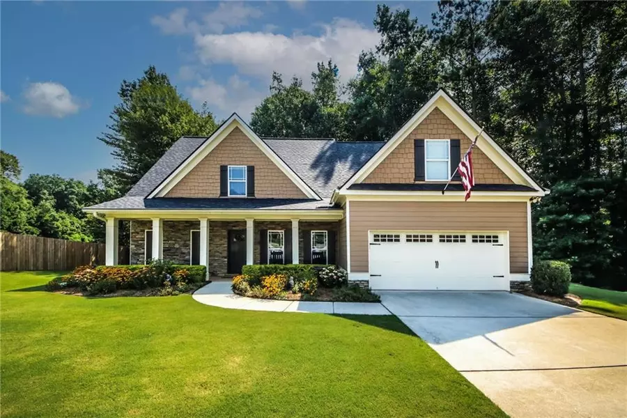 563 Strawberry WALK, Loganville, GA 30052