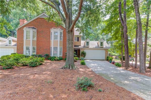 130 Great Oaks LN, Roswell, GA 30075