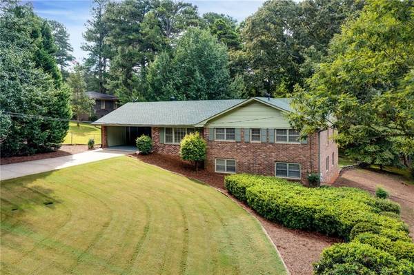 4433 LAKE FOREST DR, Oakwood, GA 30566