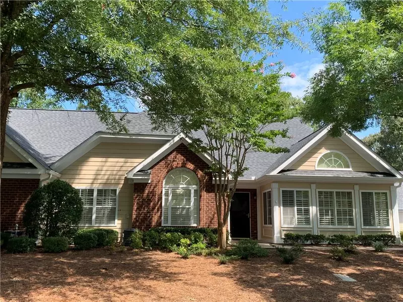 1402 Village LN, Roswell, GA 30075