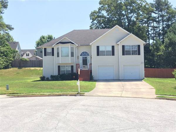 7684 Pond View LN, Lithonia, GA 30058