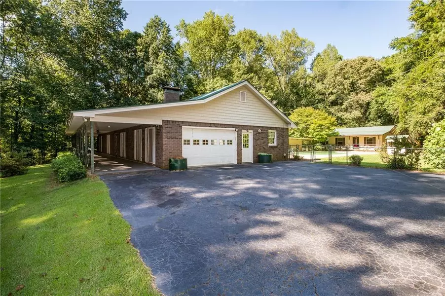 6086 Shallow Wood LN, Douglasville, GA 30135