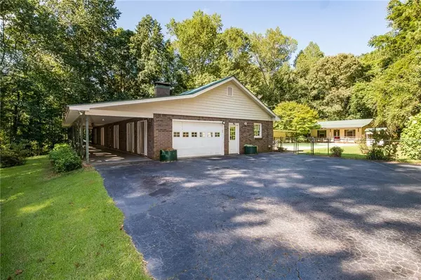 Douglasville, GA 30135,6086 Shallow Wood LN