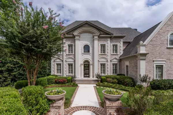 555 Chestnut Rose LN, Sandy Springs, GA 30327