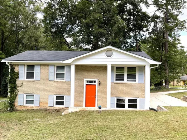 2715 Carriage LN, College Park, GA 30349