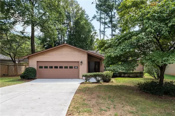 655 Creekwood XING, Roswell, GA 30076