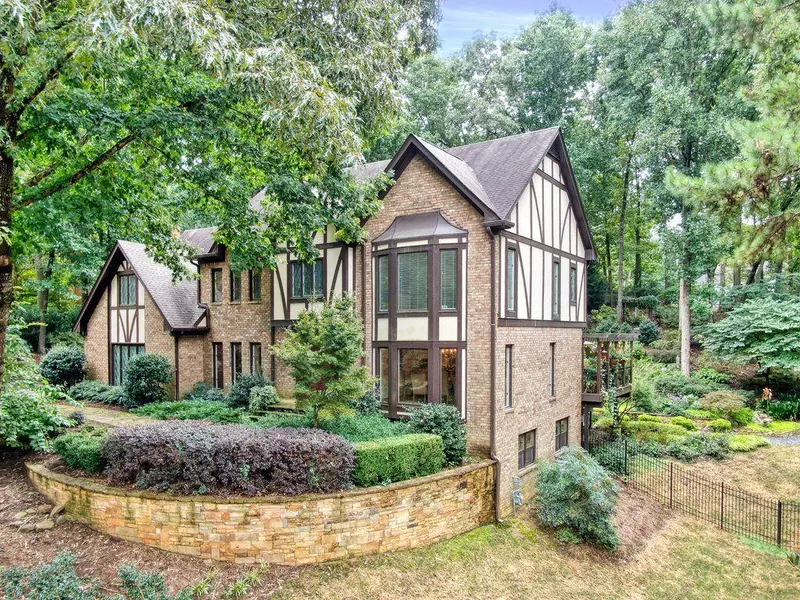 320 Quiet Water LN, Sandy Springs, GA 30350