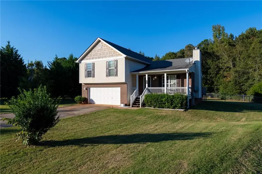 1918 Brenda ST, Statham, GA 30666