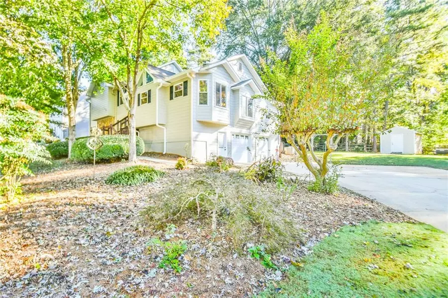 3933 Carriage House LN, Duluth, GA 30097