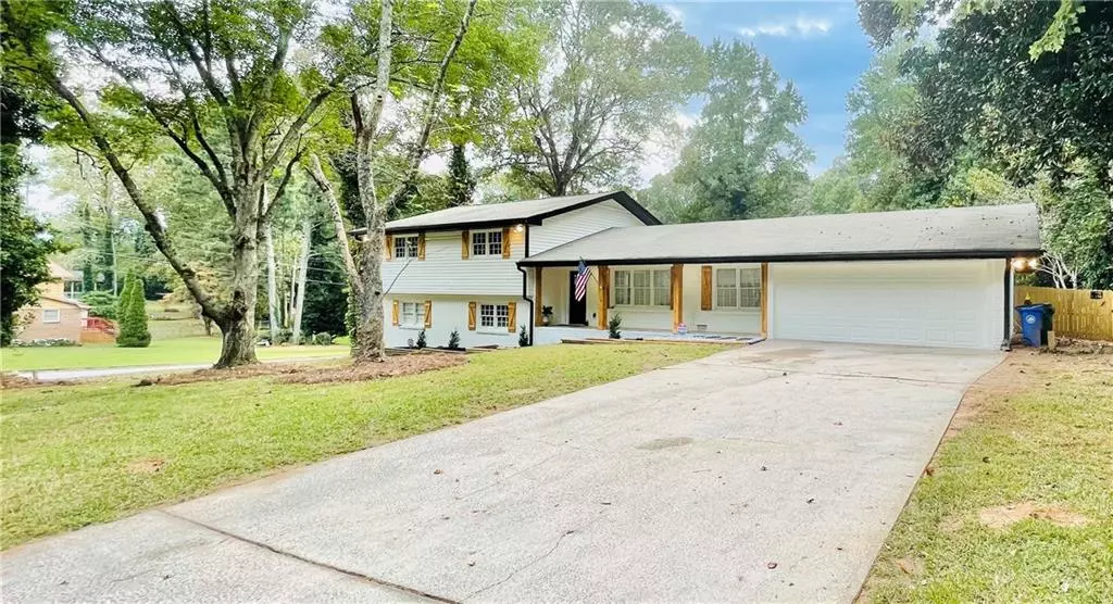427 Stonewycke LN, Stone Mountain, GA 30087