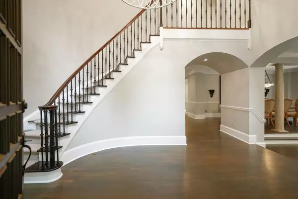 Sandy Springs, GA 30327,5680 Glen Errol RD