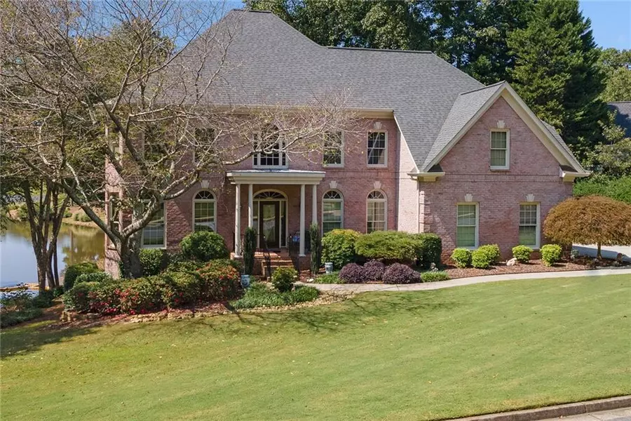 9025 Nesbit Lakes DR, Alpharetta, GA 30022