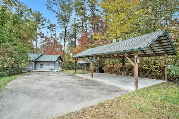 910 RIDGE RD, Helen, GA 30545