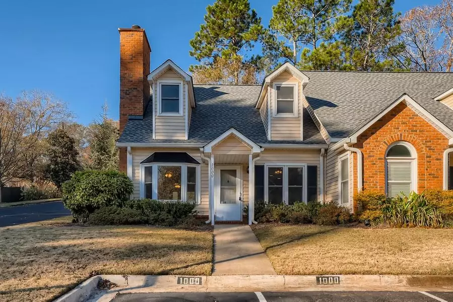 1000 Sasha LN, Roswell, GA 30075