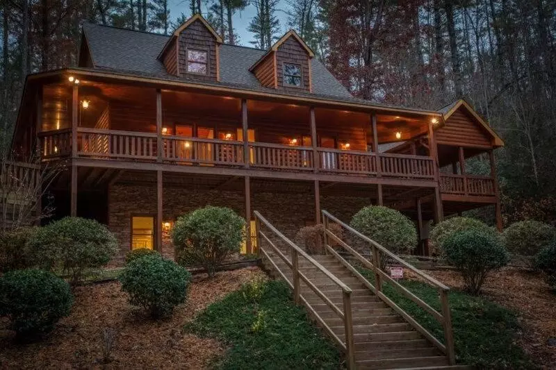 525 Gallery CT, Ellijay, GA 30540