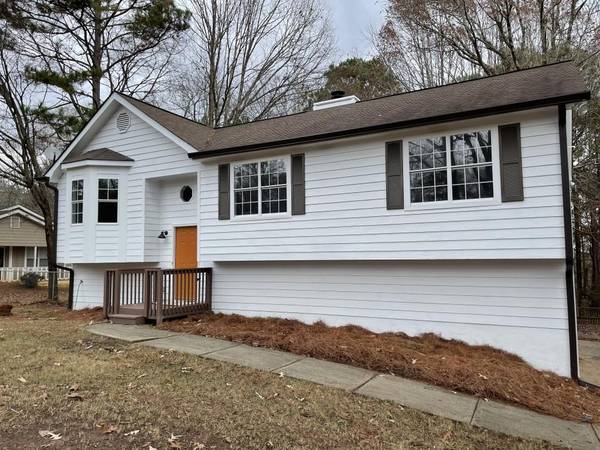 140 Lazy Hollow LN, Covington, GA 30016