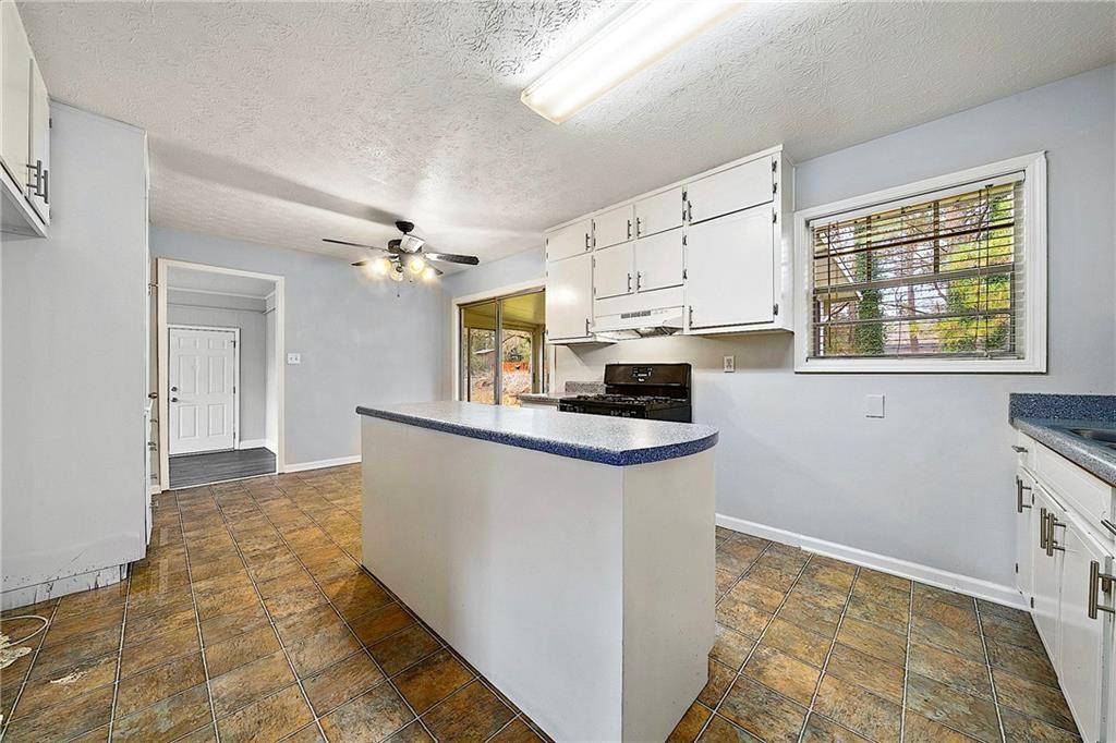 Conyers, GA 30094,900 Carlton DR SE