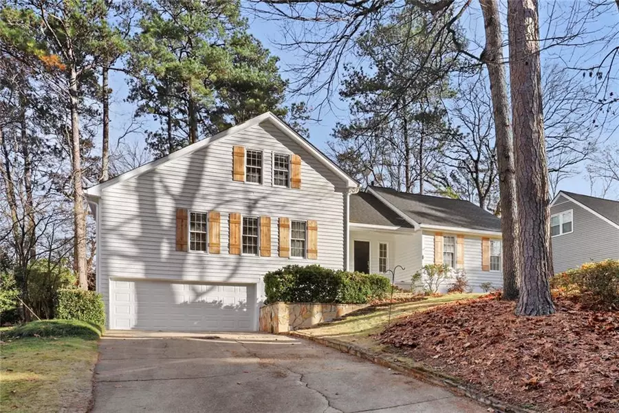 9225 Bluejack LN, Roswell, GA 30076