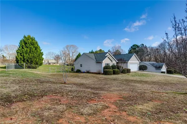 Winder, GA 30680,893 Hawk Creek TRL