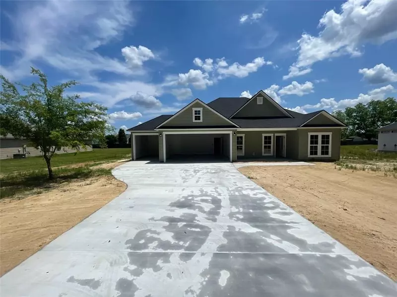 57 W Stanley RD, Ray City, GA 31645