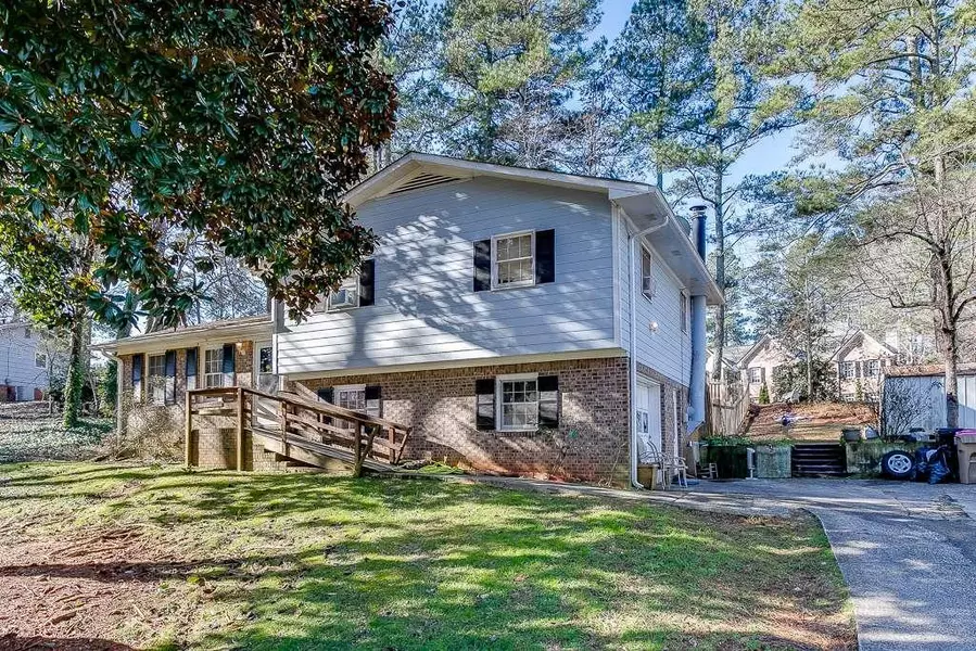 6102 Dogwood CIR, Buford, GA 30518