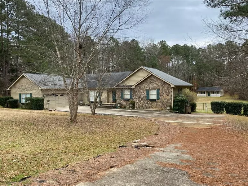 215 Doe RDG, Hoschton, GA 30548