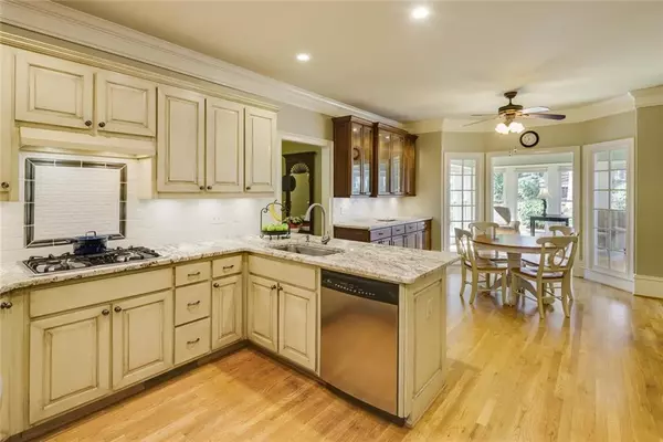 Sandy Springs, GA 30350,220 Walhalla CT
