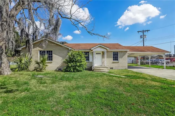 2 Blossom DR, Savannah, GA 31405