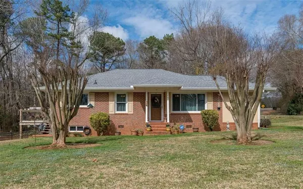 15 Y Z Sailors RD, Jefferson, GA 30549