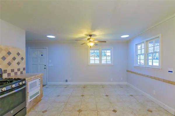 Cumming, GA 30040,3055 Spot RD