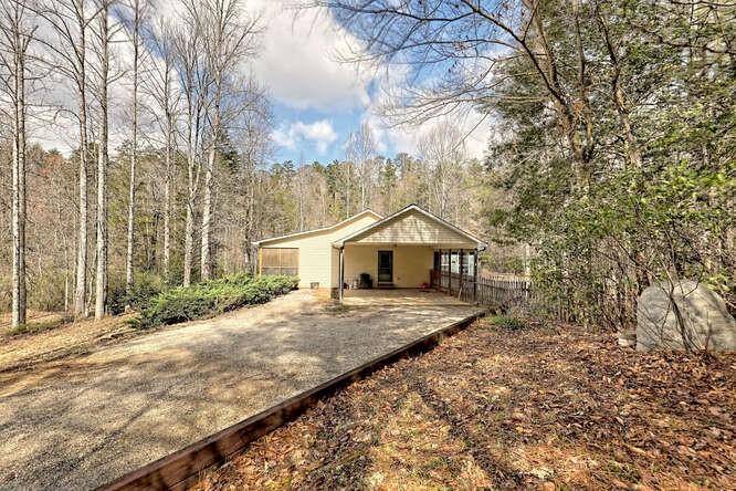 Clayton, GA 30525,687 Claude Smith RD