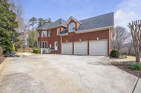 Alpharetta, GA 30005,2195 Lake Shore LNDG