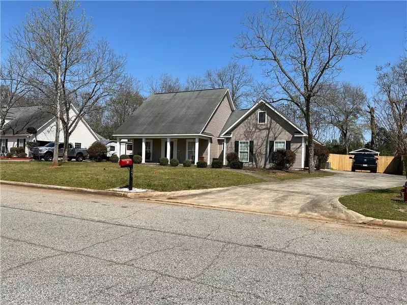 249 Grove LN, Kathleen, GA 31047