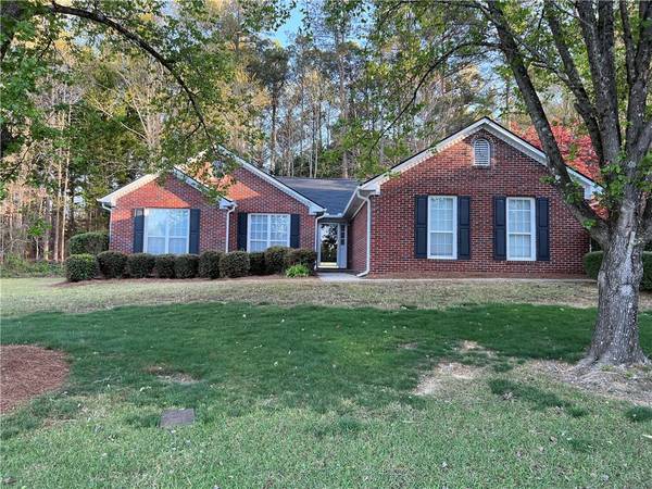 1541 Summit Pond RD, Loganville, GA 30052