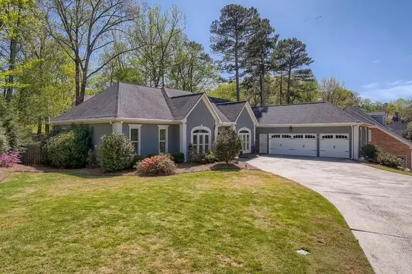 585 Kings Grant WALK, Roswell, GA 30075