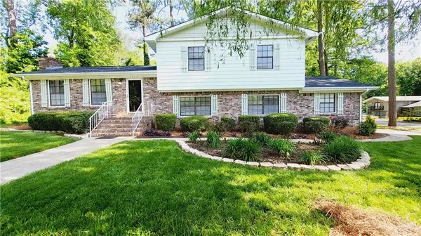 1236 Country Pine DR, Ellenwood, GA 30294