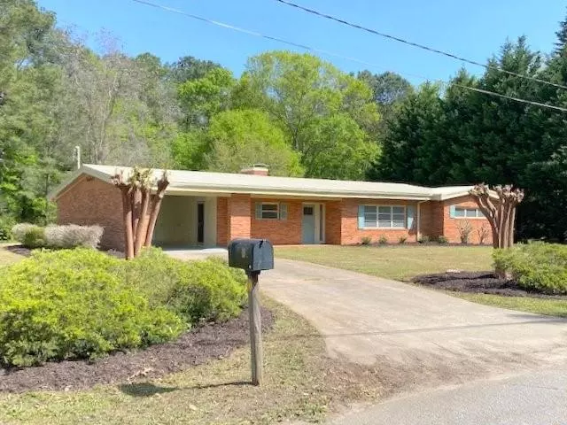 19 Cade ST, Hartwell, GA 30643