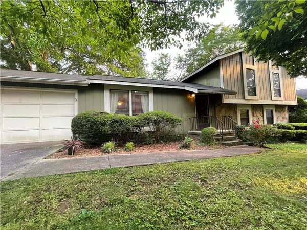 290 Windflower TRCE, Roswell, GA 30075