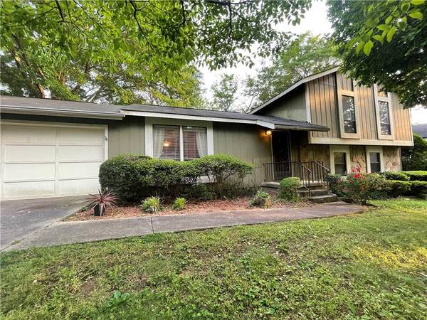 290 Windflower TRCE, Roswell, GA 30075