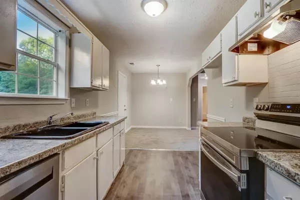 Newnan, GA 30263,779 E Newnan RD