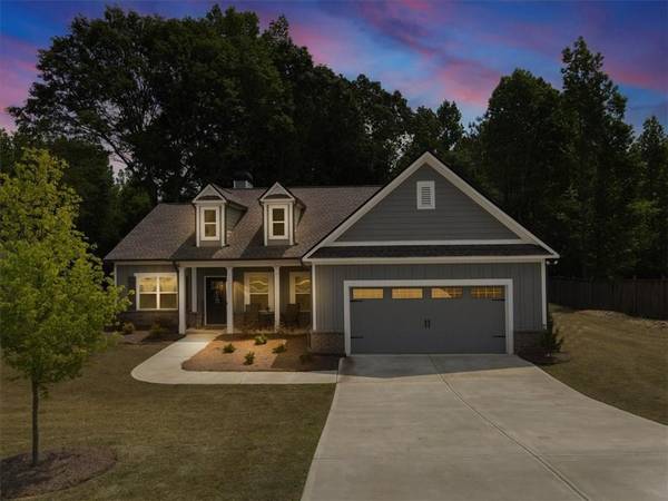 1212 Royal LN, Loganville, GA 30052